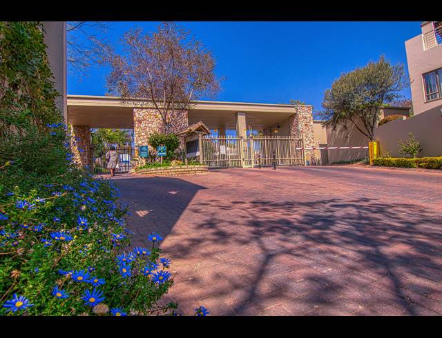 1 BEDROOM APARTMENT FOR SALE IN BRYANSTON